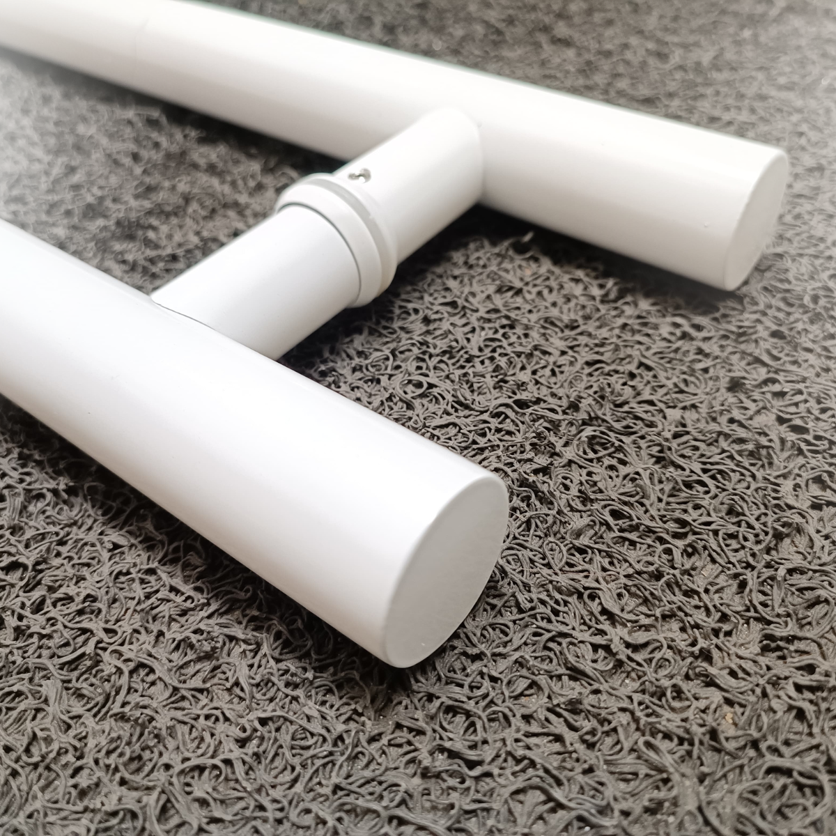 Puxador Inox Tubular 45x30 32mm Branco para Portas - Funcionalidade e Versatilidade para seu Projeto - Imagem 3